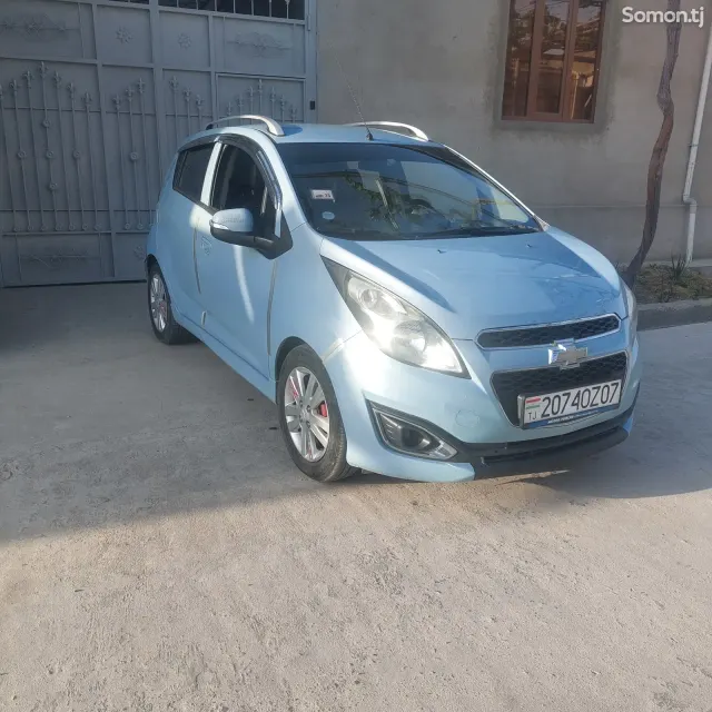 Chevrolet Spark 2014 · 1.0 AT