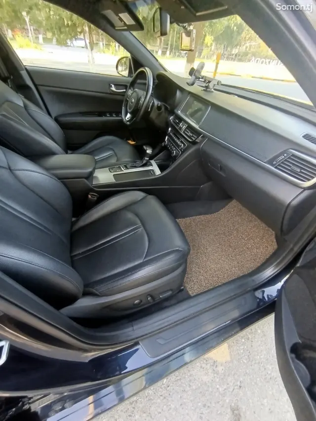 Kia K5 2016 · 2.0 AT