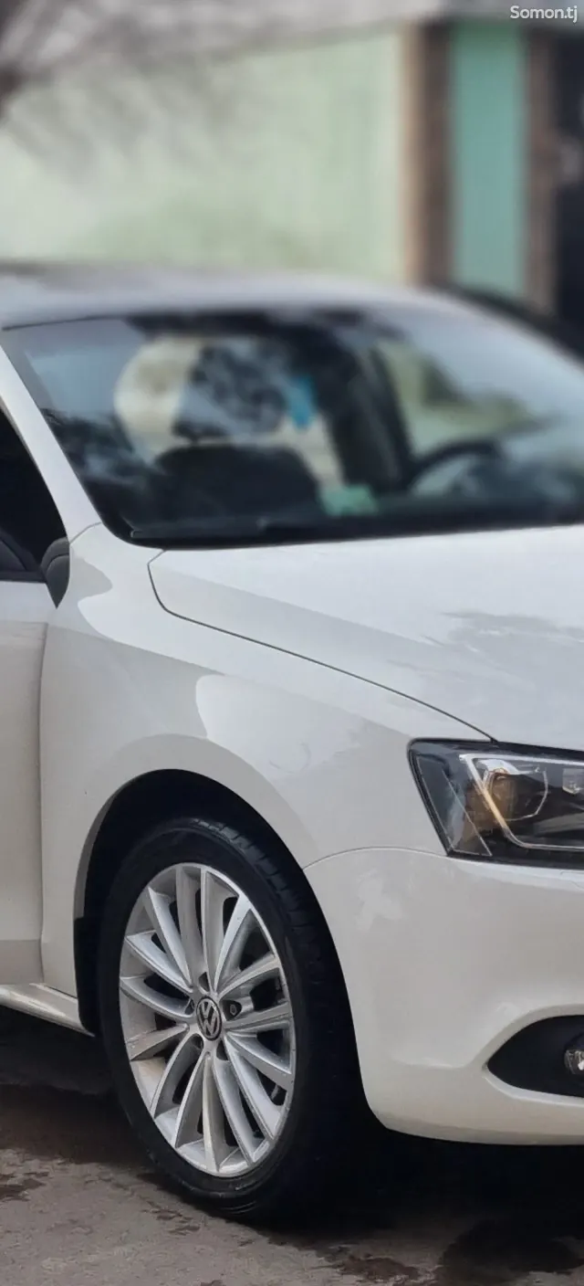 Volkswagen Jetta 2013 · 1.6 AT