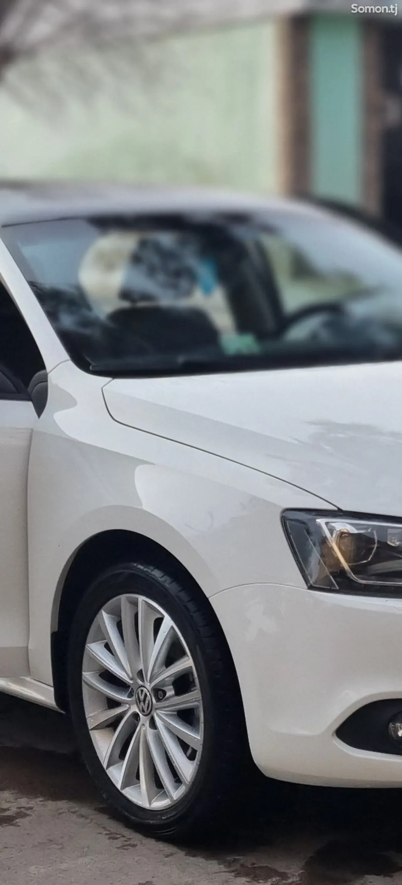 Volkswagen Jetta 2013 · 1.6 AT