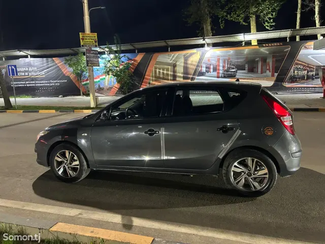 Hyundai i30 2010 · 1.6 MT