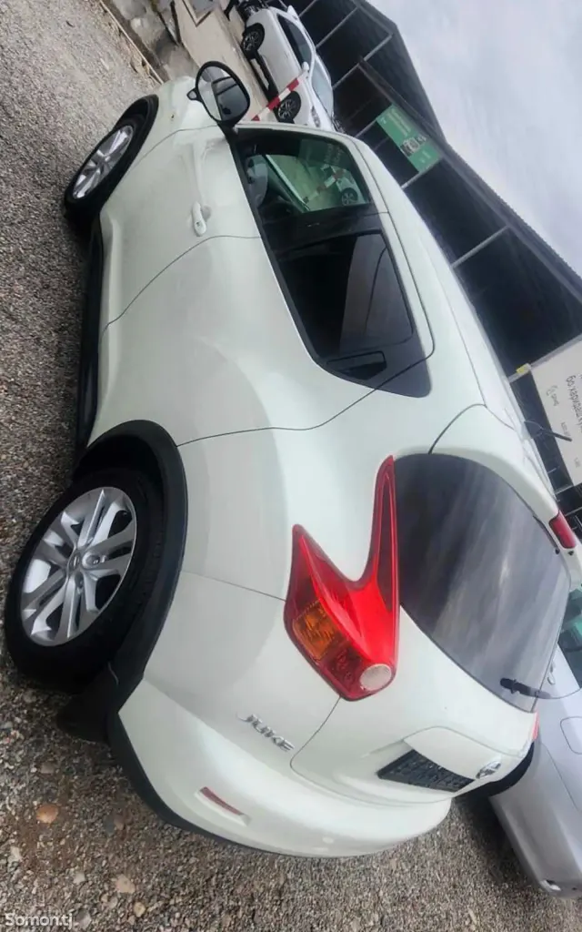 Nissan Juke 2011 · 1.6 AT