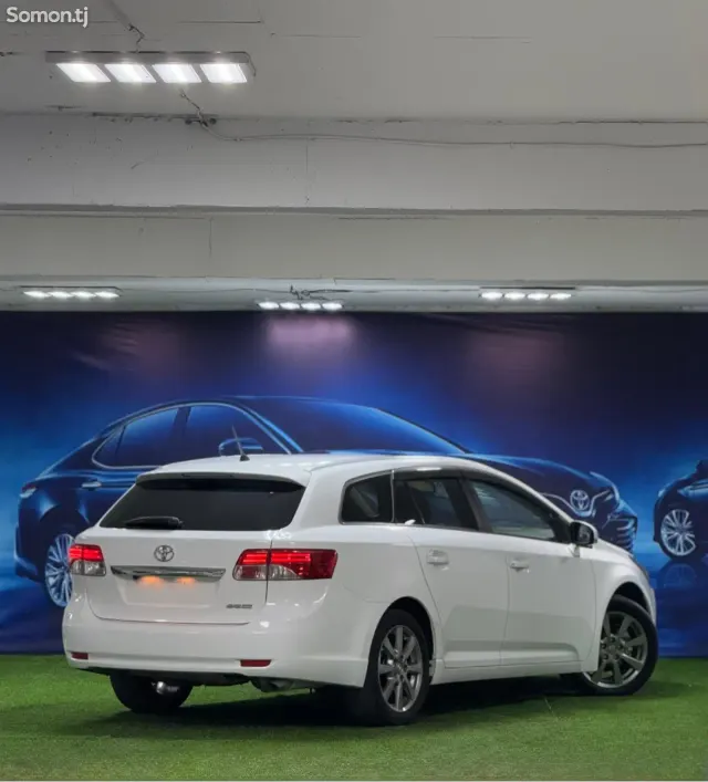 Toyota Avensis Verso 2014 · 2.0 AT
