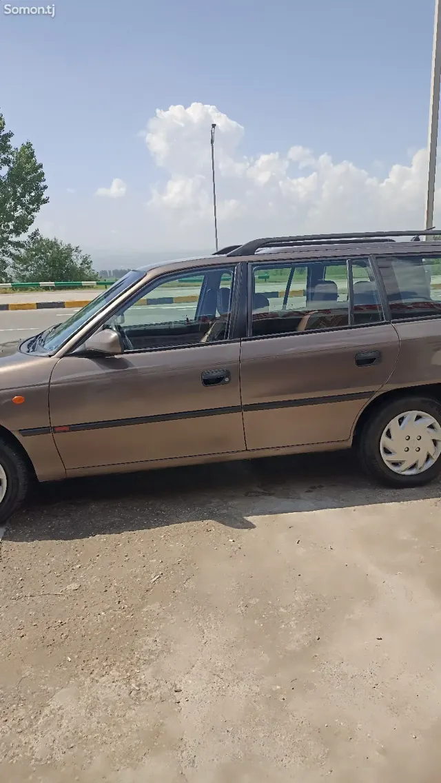 Opel Astra F 1998 · 1.6 MT