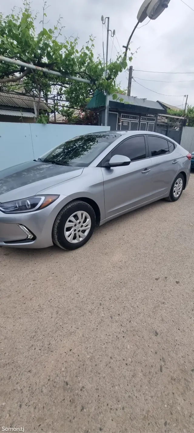 Hyundai Elantra 2017 · 2.0 AT