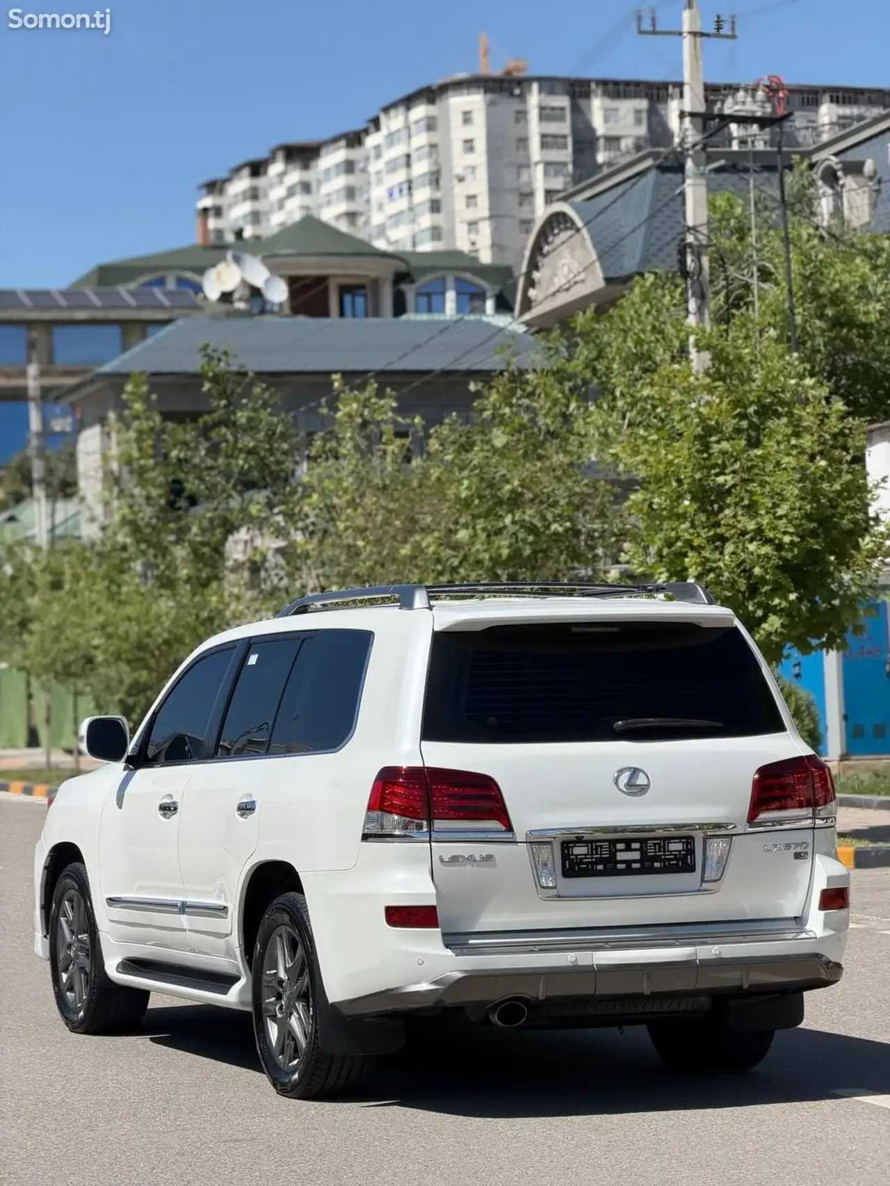 Lexus LX series 2015 · 5.7 AT