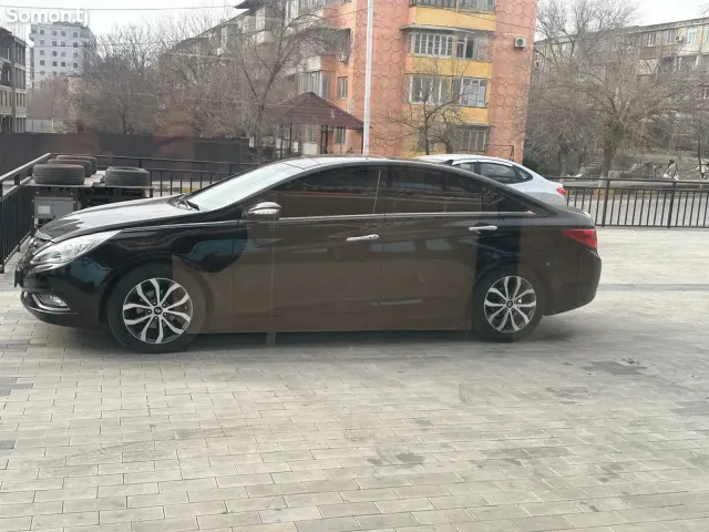 Hyundai Sonata 2011 · 2.0 AT