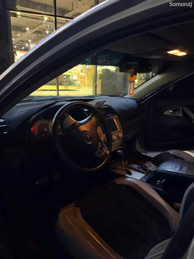 Toyota Camry 2011 · 2.5 AT