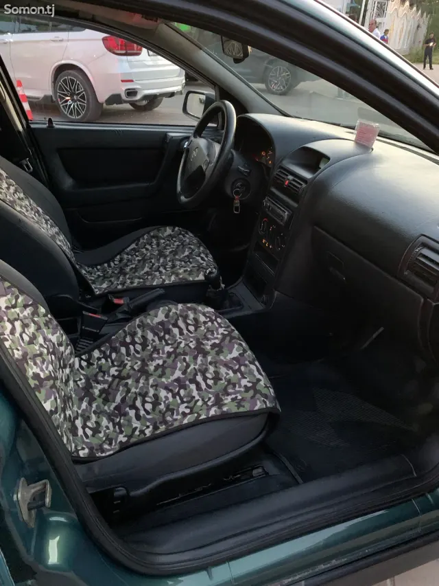 Opel Astra G 1999 · 1.6 MT