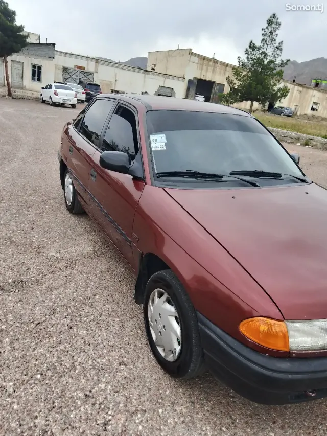 Opel Astra F 1993 · 1.6 MT