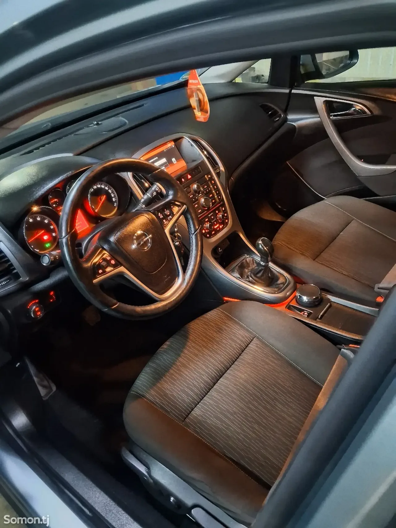 Opel Astra J 2014 · 1.4 MT