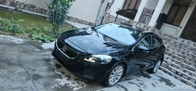 Volvo V40 2015 · 2.0 AT