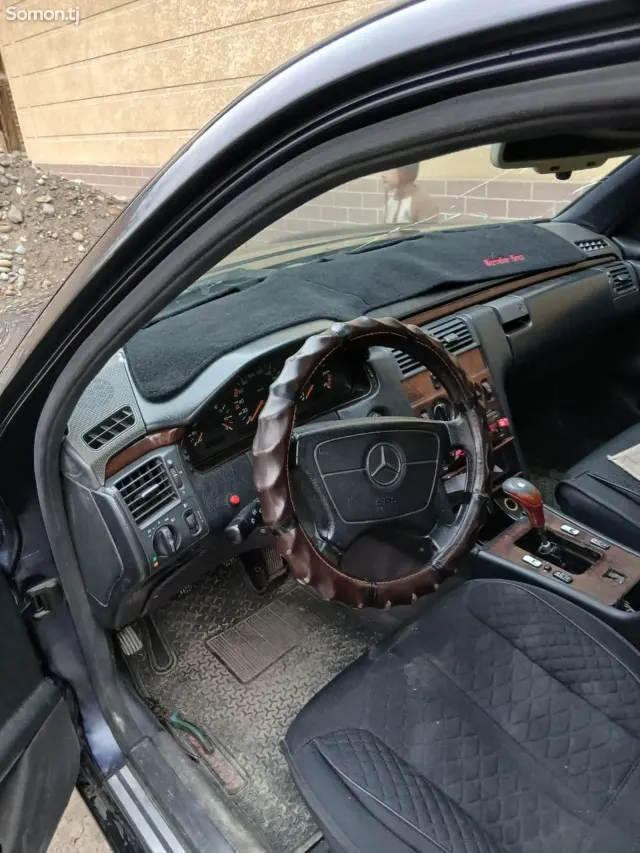 Mercedes-Benz E class 1998 · 2.2 MT