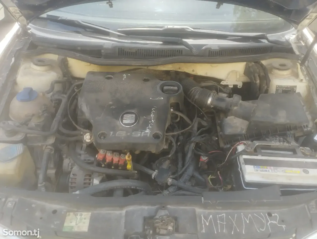 Volkswagen Golf 1999 · 1.6 MT