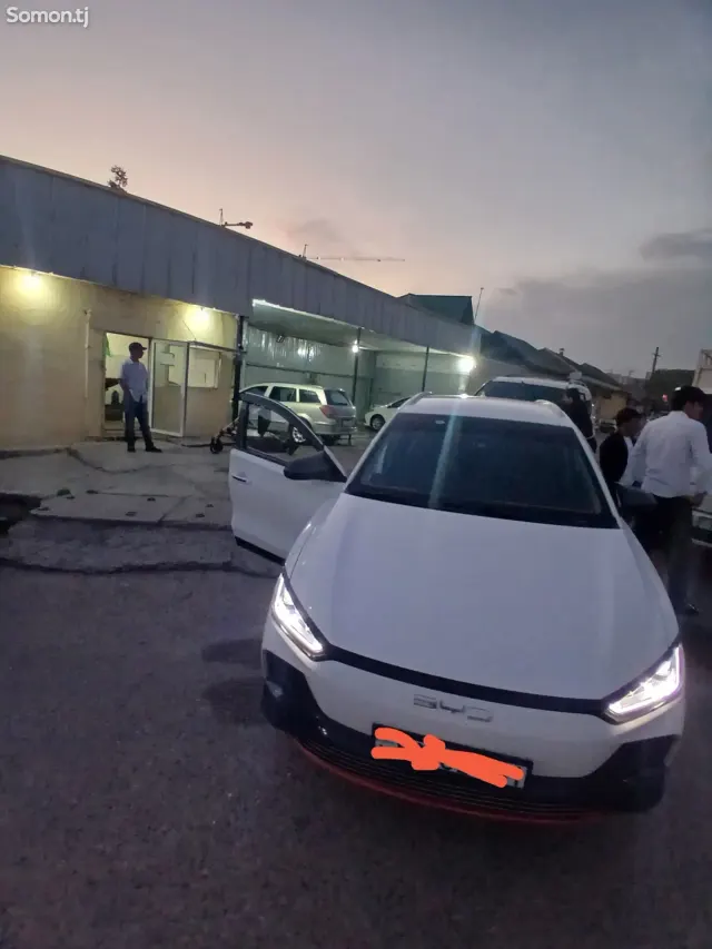 BYD E2 2023 · AT
