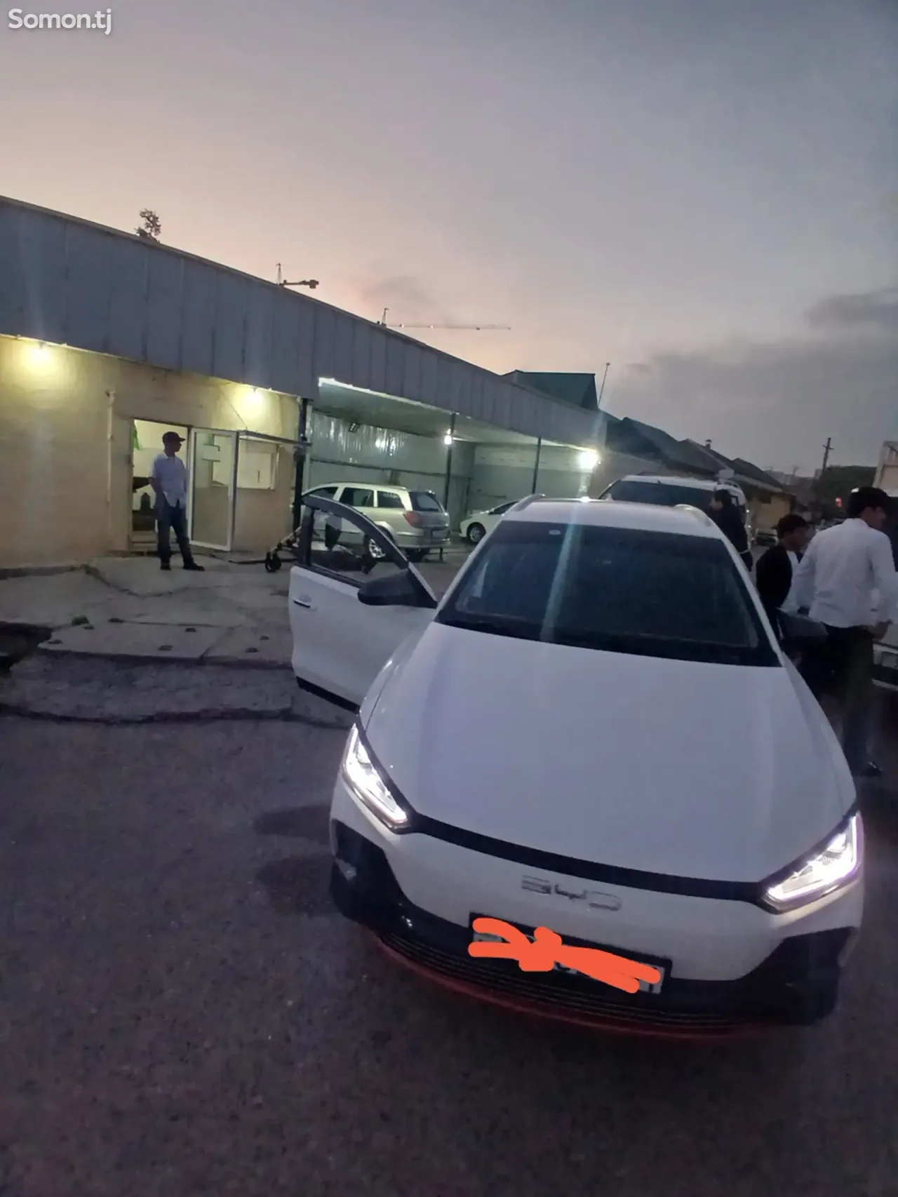 BYD E2 2023 · AT