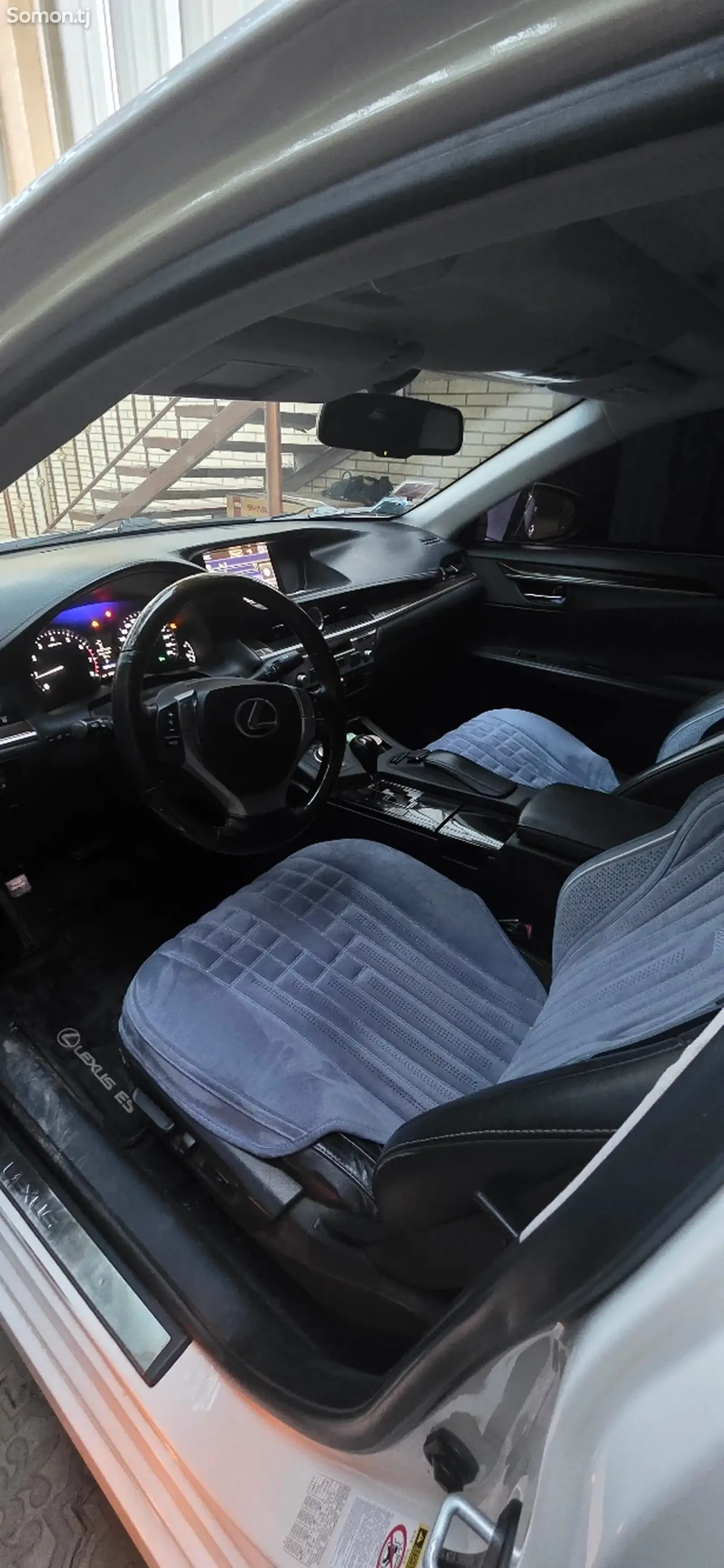 Lexus ES series 2014 · 2.5 AT
