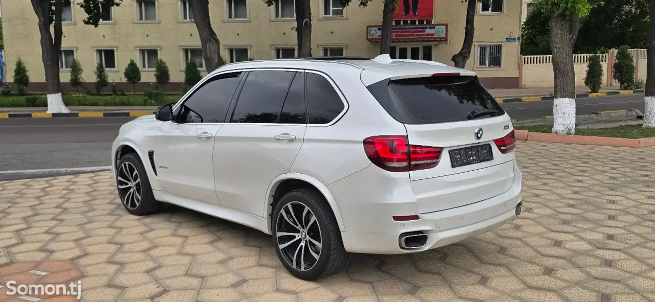 BMW X5 2015 · 3.0 AT