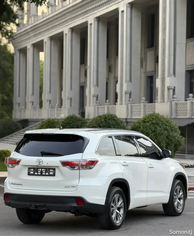 Toyota Highlander 2015 · 3.5 AT