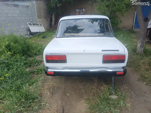 Lada (ВАЗ) 2107 2000 · 1.7 MT