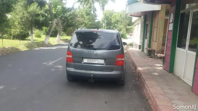 Volkswagen Touran 2008 · 1.9 MT