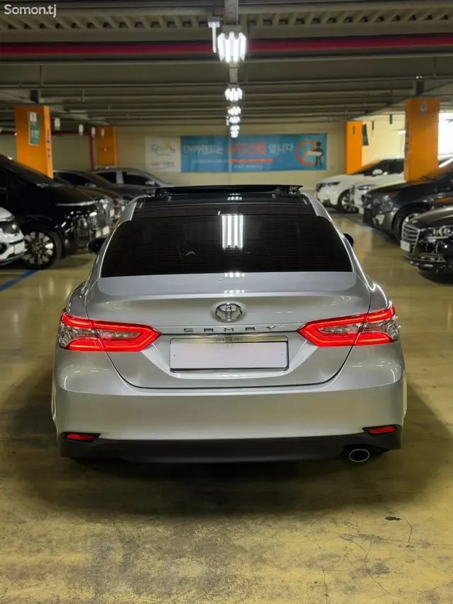 Toyota Camry 2019 · 2.5 AT