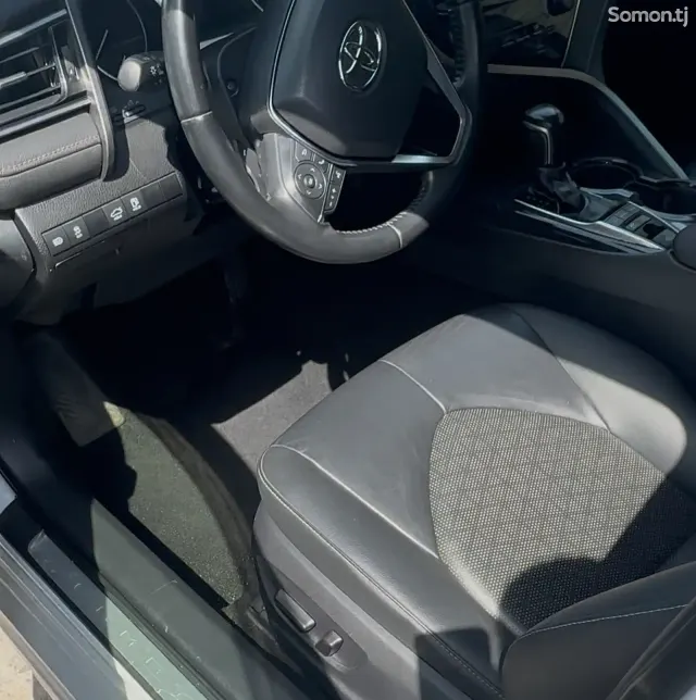Toyota Camry 2021 · 2.5 AT