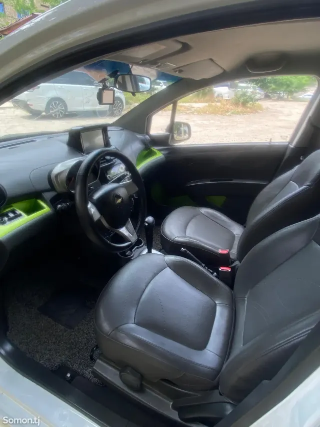 Chevrolet Spark 2014 · 1.1 AT