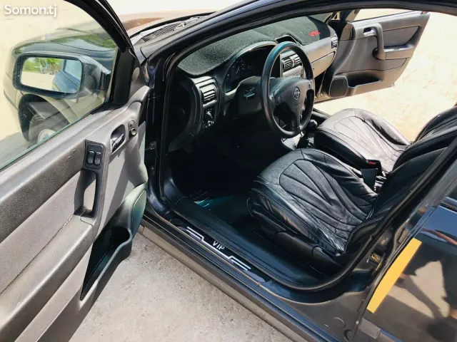 Opel Astra G 1998 · 1.6 MT