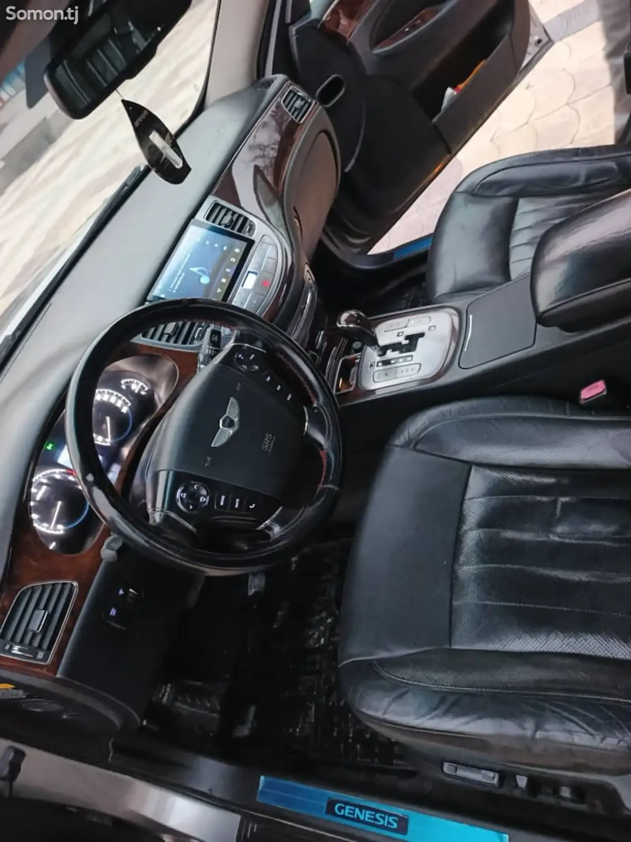 Hyundai Genesis 2010 · 3.0 AT