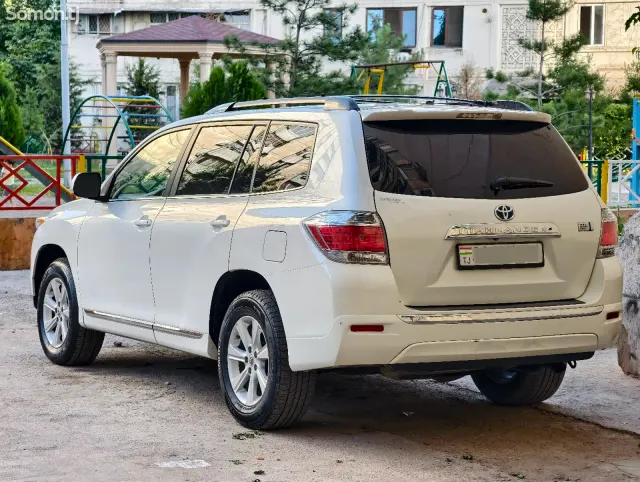 Toyota Highlander 2013 · 3.5 AT