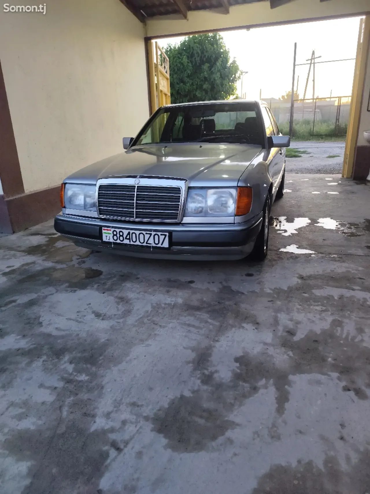 Mercedes-Benz W124 1993 · 2.5 MT