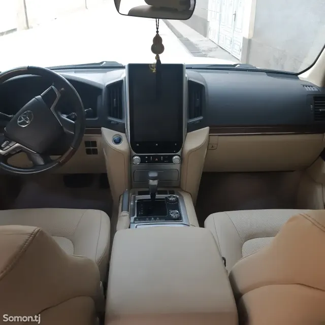 Toyota Land Cruiser 2017 · 4.7 AT