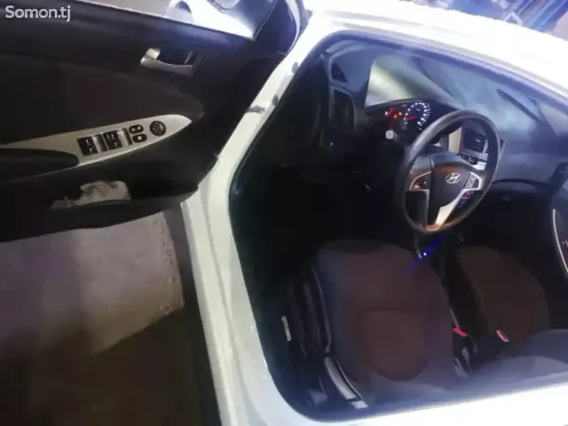 Hyundai Solaris 2016 · 1.6 AT