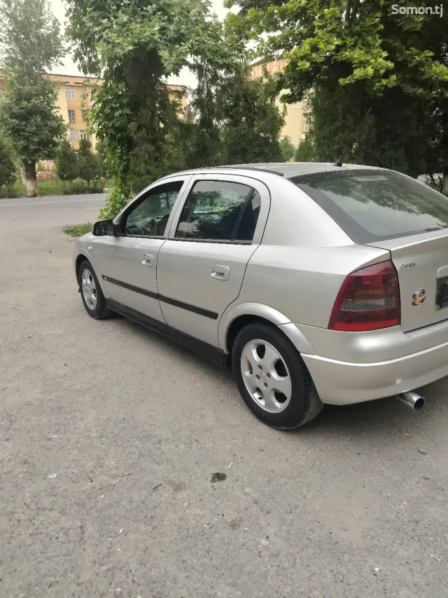 Opel Astra G 1998 · 1.6 MT
