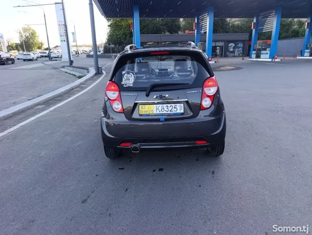 Chevrolet Spark 2015 · 1.1 AT