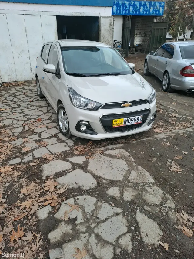 Chevrolet Spark 2017 · 1.1 AT