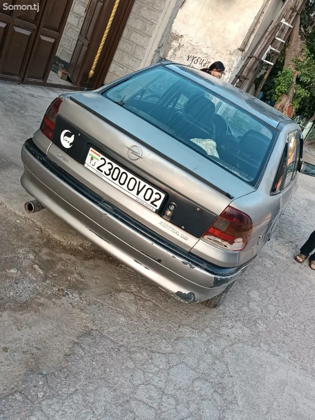 Opel Astra F 1993 · 1.6 MT