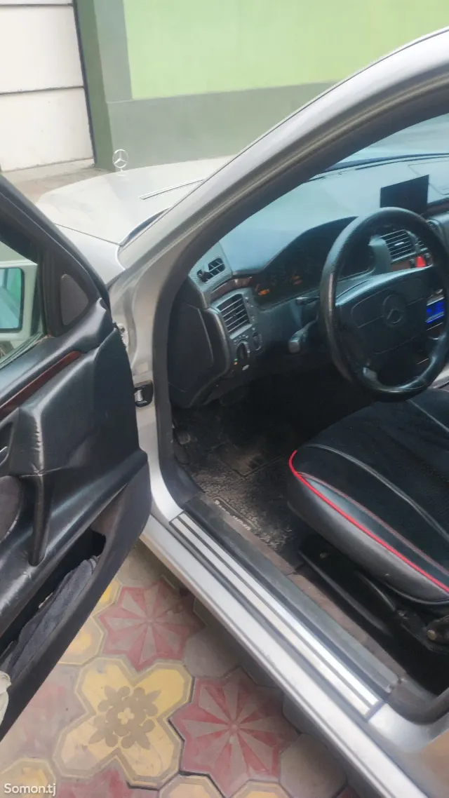 Mercedes-Benz E class 1997 · 2.2 AT