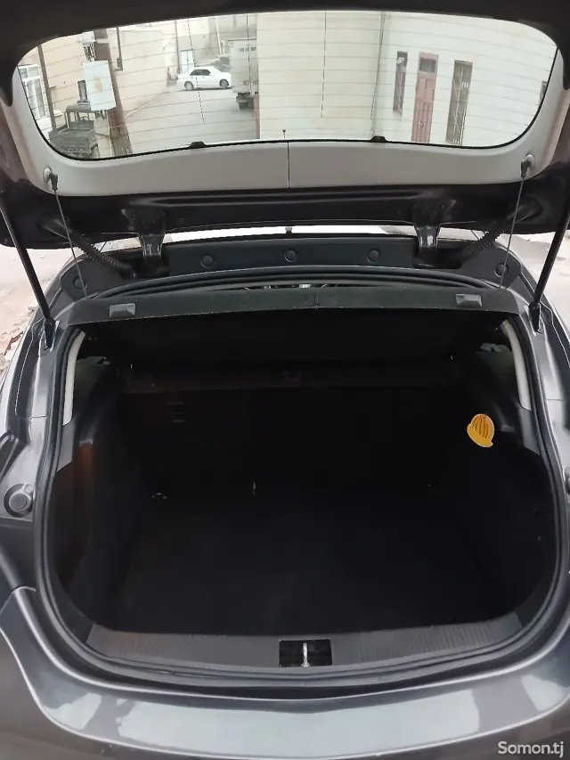 Opel Astra J 2011 · 1.7 MT