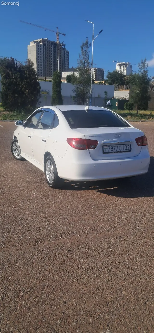Hyundai Avante 2009 · 1.6 AT