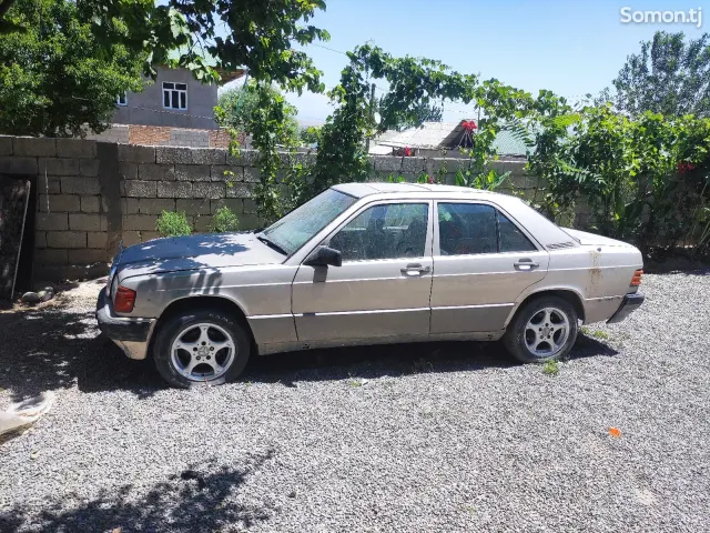 Mercedes-Benz W201 1992 · 1.9 MT