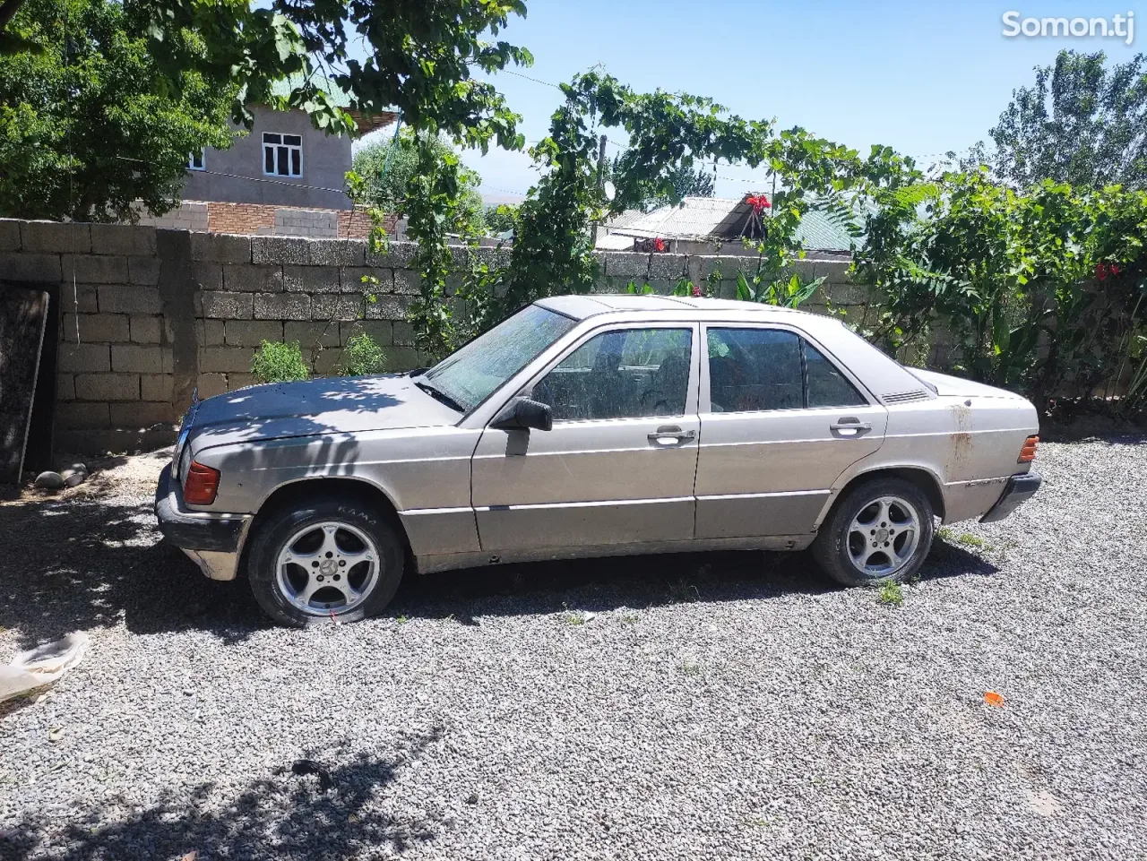Mercedes-Benz W201 1992 · 1.9 MT