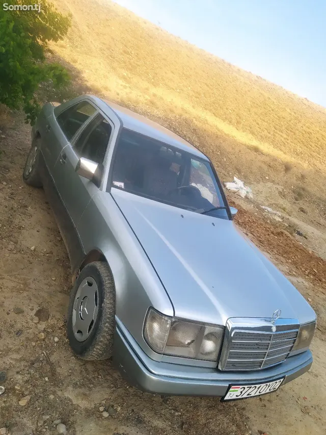 Mercedes-Benz W124 1985 · 2.0 MT