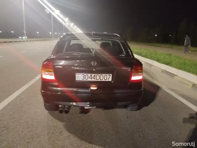 Opel Astra G 1999 · 1.6 MT