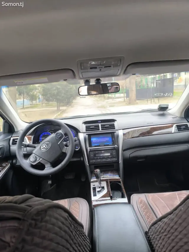 Toyota Camry 2015 · 2.0 AT