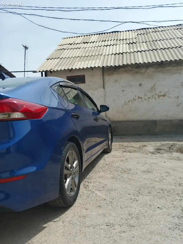 Hyundai Elantra 2017 · 2.0 AT