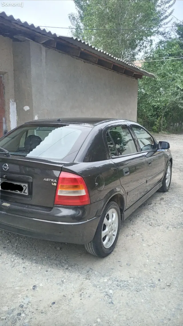 Opel Astra G 2001 · 1.6 MT
