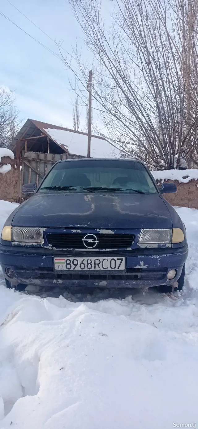 Opel Astra F 1995 · 1.6 MT