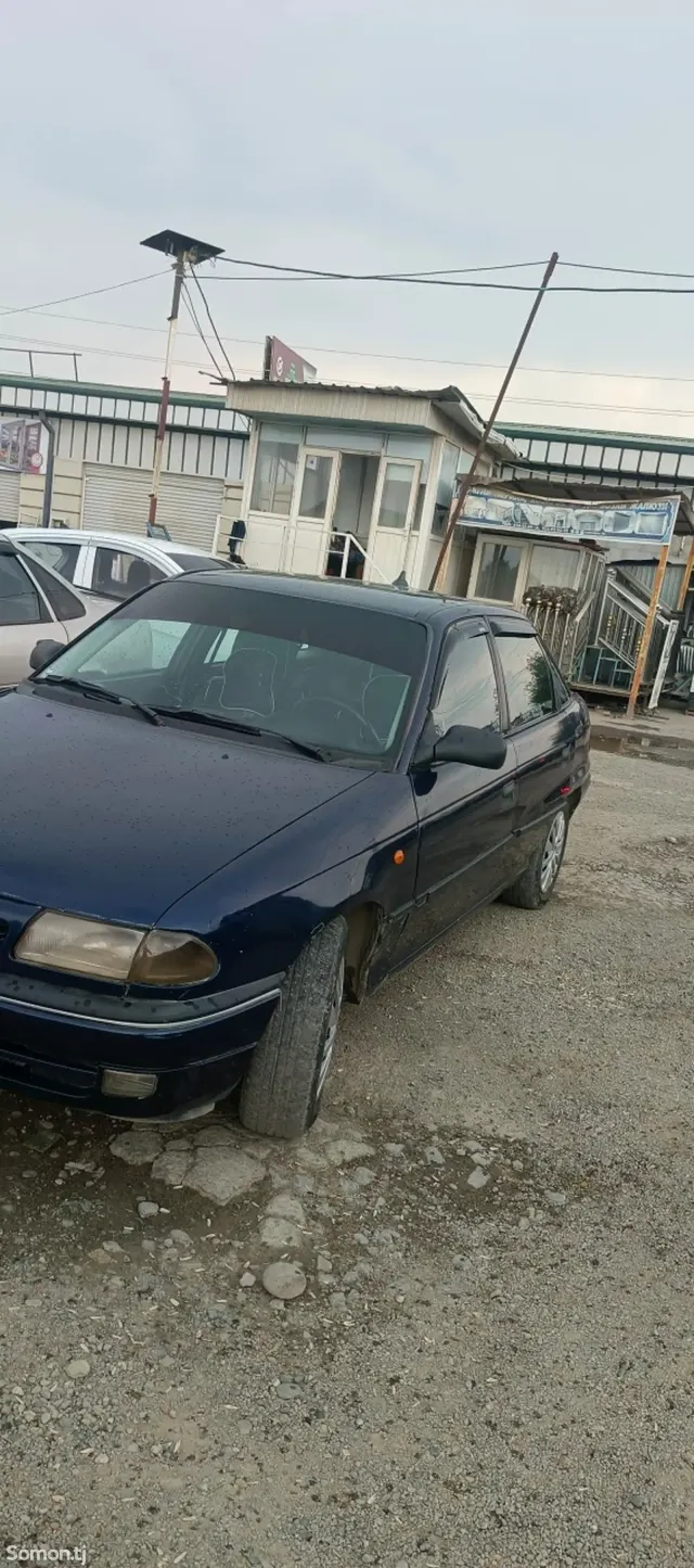 Opel Astra F 1996 · 1.6 MT